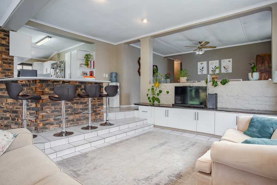 4 Bedroom Property for Sale in Paarl North Western Cape